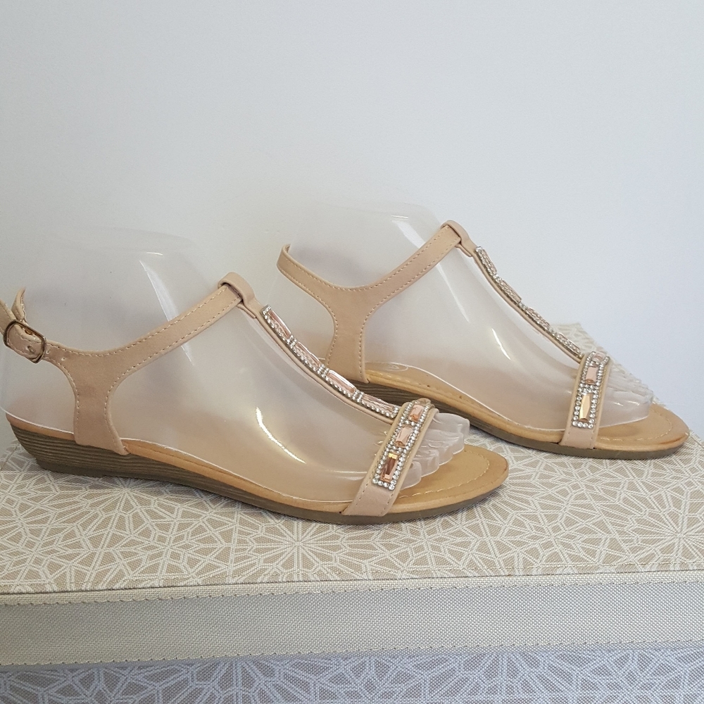 Flat Sandals - Picture 3 of 6